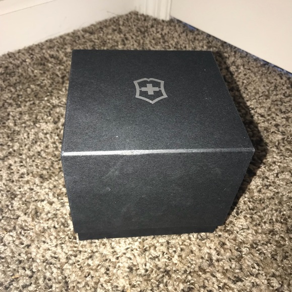 Victorinox Swiss Army paracord watch - Picture 6 of 8